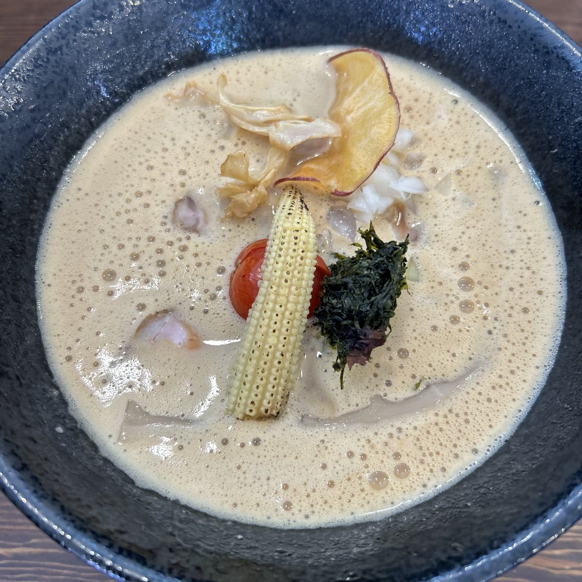 chigasakiramen's tweet photo. 濃厚豚骨ラーメン 一滴@名古屋市港北駅。醤油豚骨950円

8/5オープン、俺の豚骨港店跡地で業態変更か、独立店か未確認。ラーメン福の目の前💦

豚骨、鶏、野菜等の濃厚スープはにんにくを感じるエスプーマ仕立て。揚げ野菜等具沢山。愛知県武道館近郊でアジア杯関係者多数来店😳 https://t.co/beqec2fAME