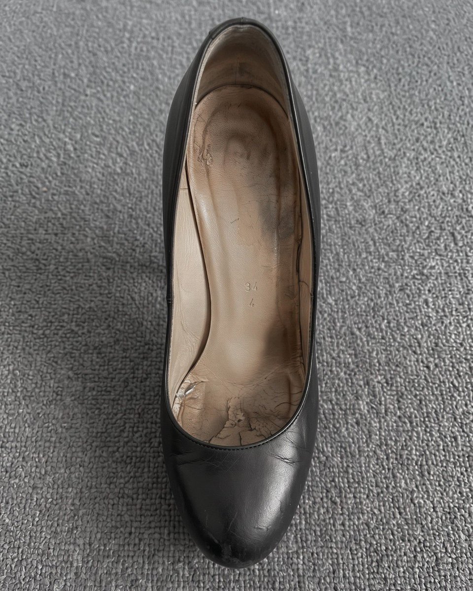 toohotdoll's tweet photo. Men, at 18, I wear high heels every single day. 👠
And this is what the insoles of my 7 inch heels look like after being worn again and again. They definitely show how much I actually wear them. 🖤😅 https://t.co/Koz8csuEvG
