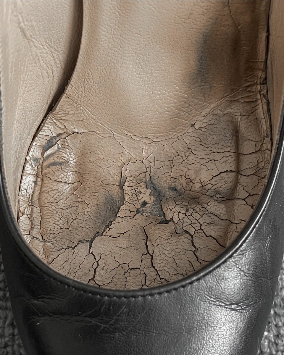 toohotdoll's tweet photo. Men, at 18, I wear high heels every single day. 👠
And this is what the insoles of my 7 inch heels look like after being worn again and again. They definitely show how much I actually wear them. 🖤😅 https://t.co/Koz8csuEvG