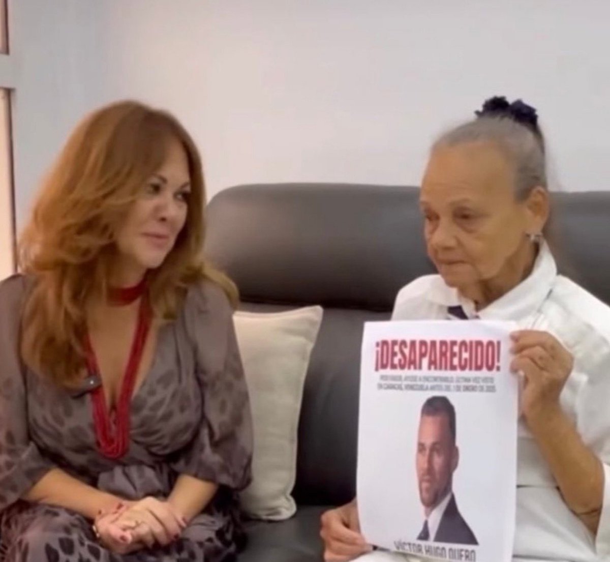 vdcallejas's tweet photo. Hay miles de motivos por pasarnos por el hueco del **** esa ley de mierda.

Esta imagen es una de tantas. 

Se lo vamos a recordar todo el tiempo. https://t.co/VcgtnVYo8f