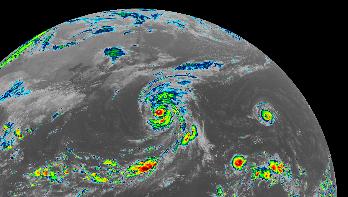 eyewallwx's tweet photo. #Typhoon #Choiwan has proved it self to be a very resilient cyclone. Despite the environment (southerly vector aligned shear, large size of the TC) favoring EWRCs, secondary eyewall formation has not occurred due to repeated dry air intrusions, which end up shielding the core! https://t.co/REMzuwdhmQ