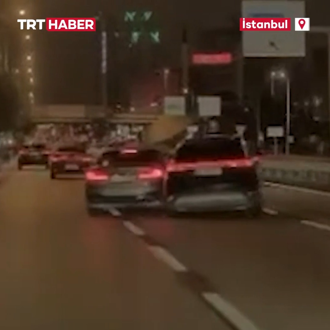 A nighttime street scene in Istanbul shows two dark sedans, appearing to be BMWs, driving closely together on a multi-lane road, with the TRT Haber logo visible in the upper left and an "İstanbul" location tag in the upper right. The caption, which is critical of BMW drivers, relates to the image as it depicts the type of luxury sedan being discussed, though the blurry nighttime footage doesn't show any specific incident.