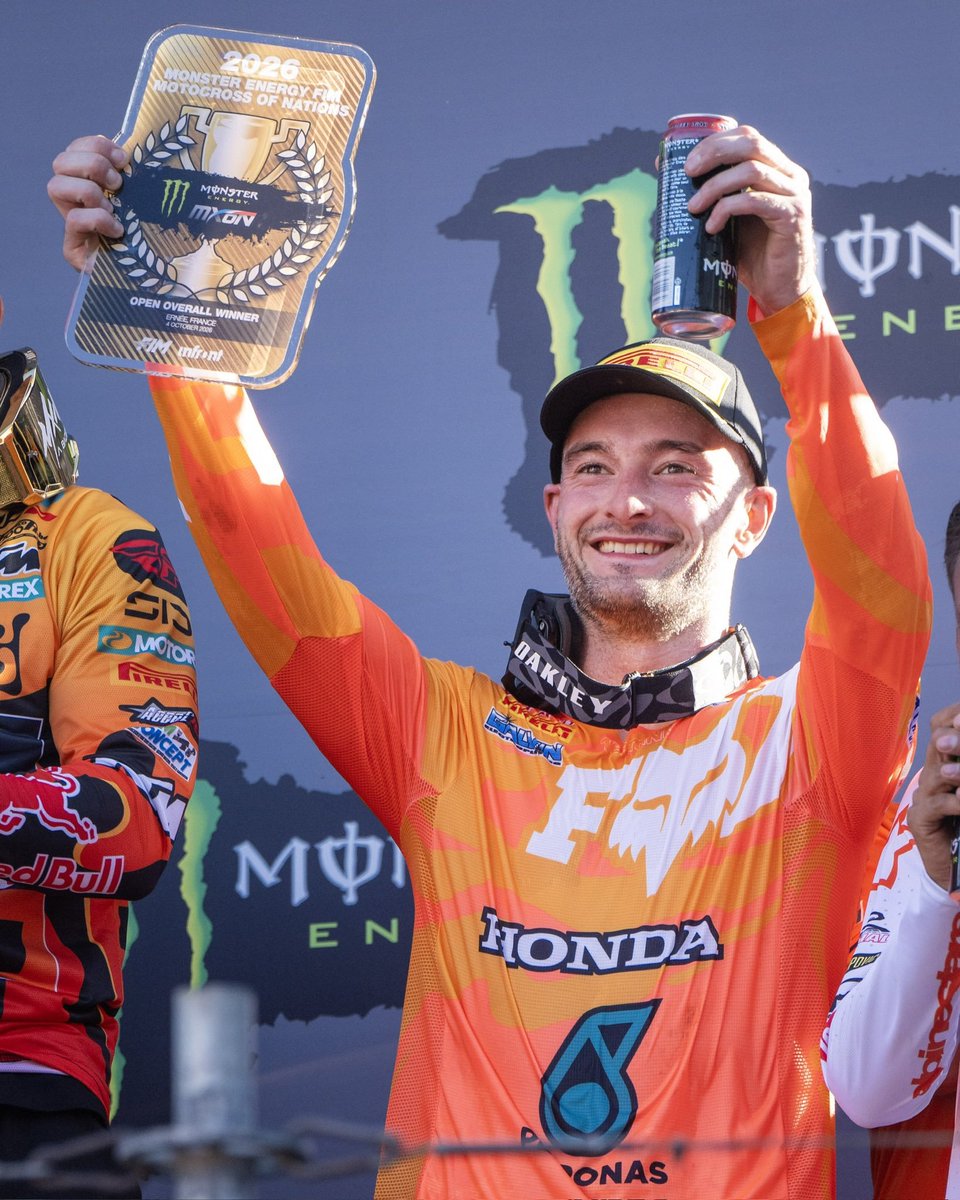 NEWSMotoEC's tweet photo. 2026 #MXoN🏁 - El holandés,🥇 Jeffrey Herlings es el ganador de la categoría #MXOpen con 1-1 por lo que vuelve a ser el piloto más rápido del mundo de #Motocross.
Ernée, Francia #NewsMotoEc #MX #MXGP https://t.co/kyOCevKP53