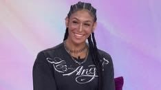 SolStuns's tweet photo. No shade but howd she make it to love island https://t.co/vmxiB3Sech