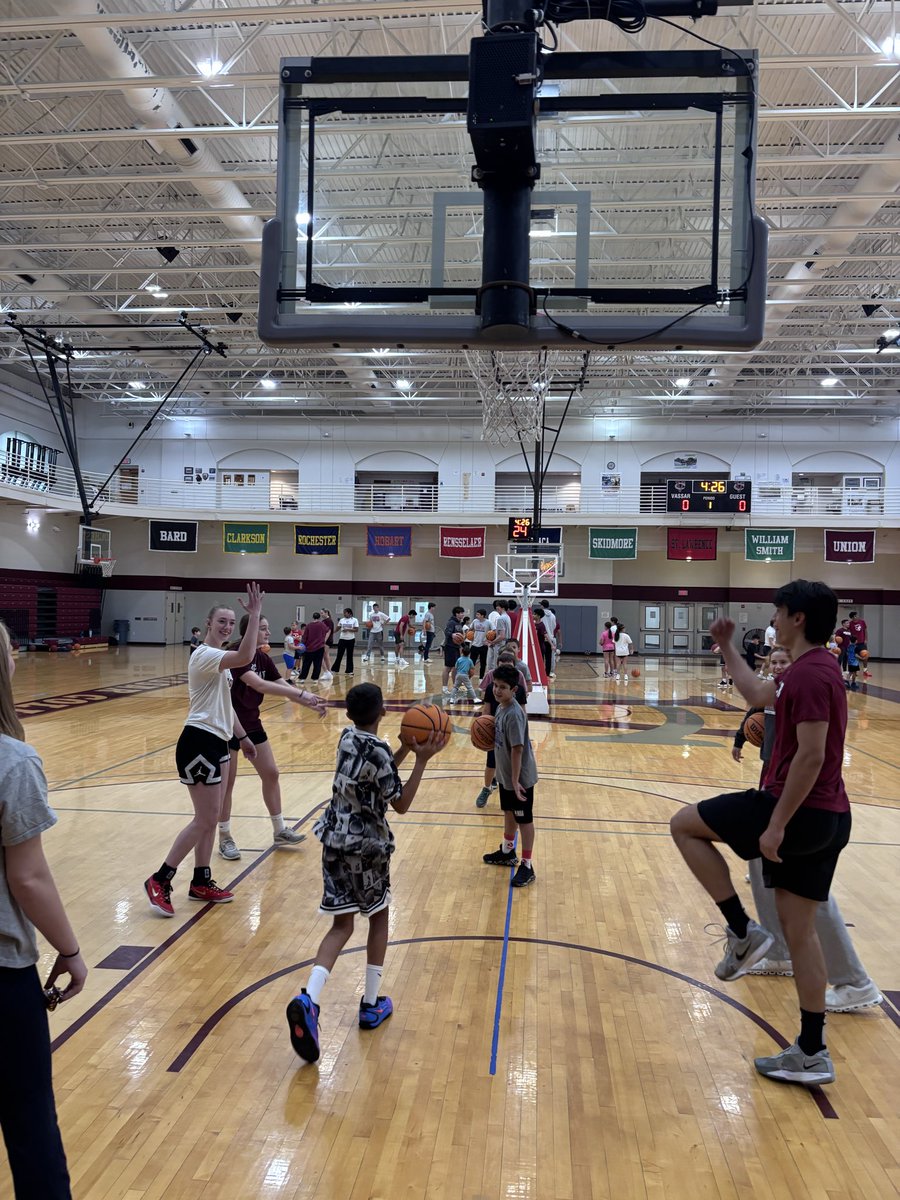 VassarMBB's tweet photo. Basketball brings communities together. 🏀

Great day with St. Martin’s CYO at our free clinic—sharing the game, building relationships, and giving back to the next generation. 

#BrewerPride #D3Hoops #Community https://t.co/joazdl3YJF