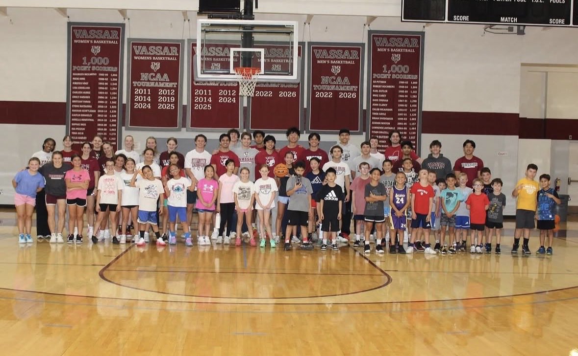 VassarMBB's tweet photo. Basketball brings communities together. 🏀

Great day with St. Martin’s CYO at our free clinic—sharing the game, building relationships, and giving back to the next generation. 

#BrewerPride #D3Hoops #Community https://t.co/joazdl3YJF
