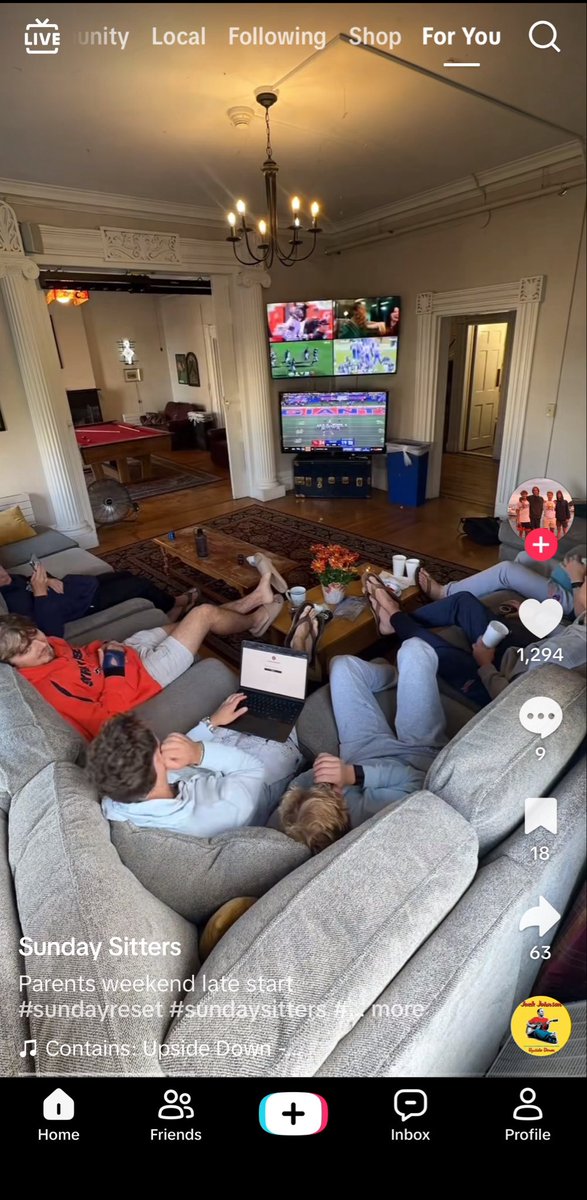 AlexNewman55's tweet photo. I fucking love these Sunday TikTok montages of roommates couch rotting watching NFL https://t.co/b9kCrE3D2c