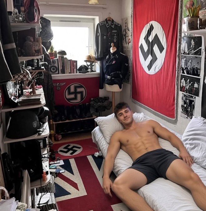 HeyCoach88's tweet photo. Walked into one of my back’s dorm rooms to check in on a complaint.
I was greeted with this and “I’m ready… train me coach!” https://t.co/yKrTUhRpui