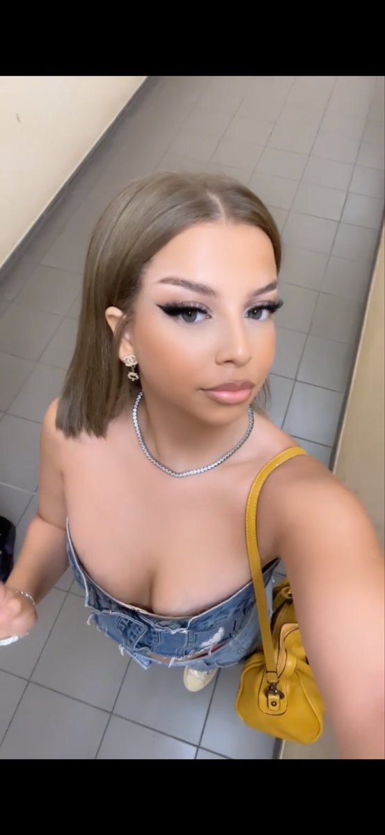 therealdolllo's tweet photo. @Naylasanto6 @eldiaaabloo Tu ressemble à ça et non à ça donc arrête assume toi merde !!!! https://t.co/RyAJIWZPdn
