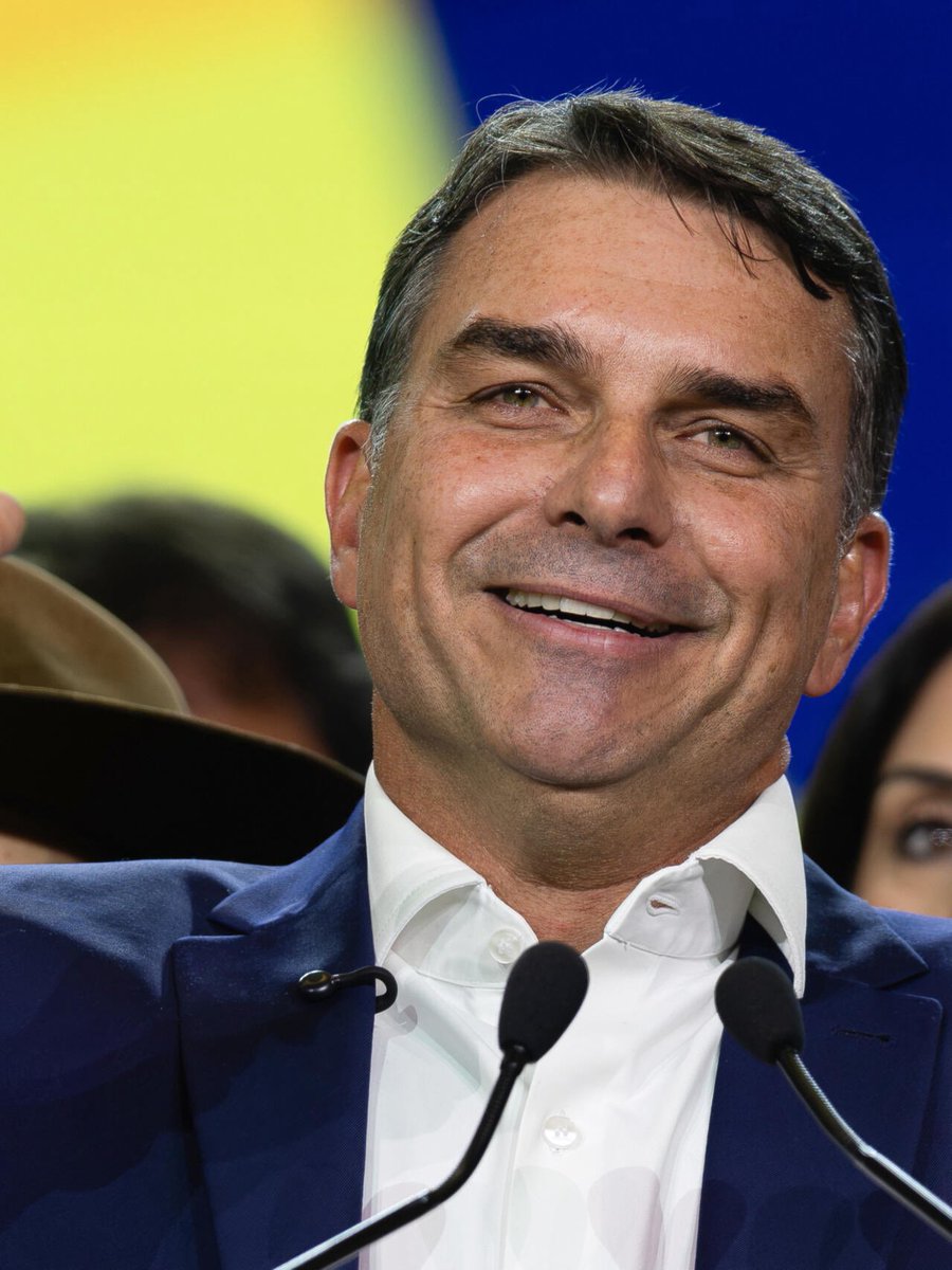 eduardomenoni's tweet photo. Se fue Maduro
Se fue Petro
Se fue Boric
Se fue Correa 
Se fue Castillo 
Se fue Biden
Y hoy se va Lula Da Silva.

Sepultaremos al comunismo en América.

¡Flavio Bolsonaro PRESIDENTE! 🇧🇷. https://t.co/OQwYPRYx7A