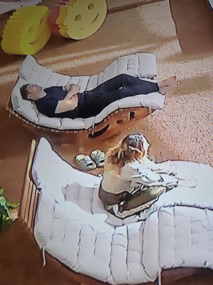 mikela181's tweet photo. @GabitowFlores @memo_schutz Y el güey sigue dormido... Es de burla la vdd que hayan sacado a Yahir, porque según esto este güey da más contenido https://t.co/qzg2x9UH2H