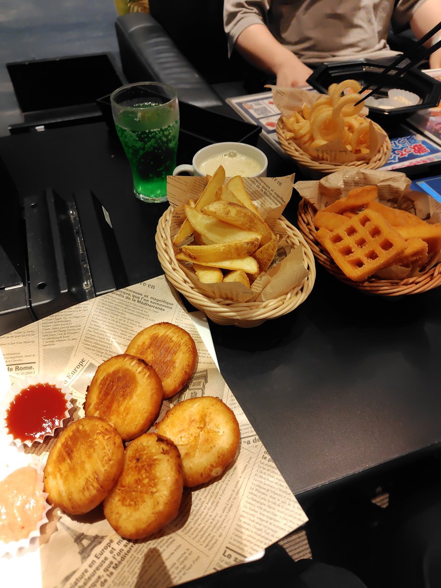 Knine_vrc's tweet photo. ぽてぱした https://t.co/71jBfz4oXw