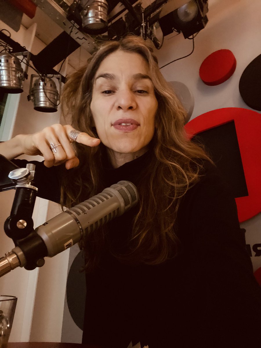 corinagt's tweet photo. Esaaaaa con oyente anunciando que más?! 🙌 hasta las 21 hay #Berlinrocks sólo en @berlin1077
Vosssss venii https://t.co/dNTXRnYd0z