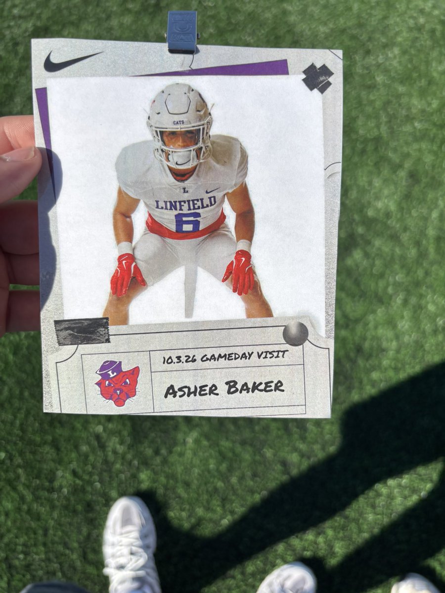 asher_bakker's tweet photo. Thank you @LinfieldFB for the game day invite. I had a great experience! @0CoachRo @CoachSmithCats @JettSearle1 https://t.co/psdpWaDqVH