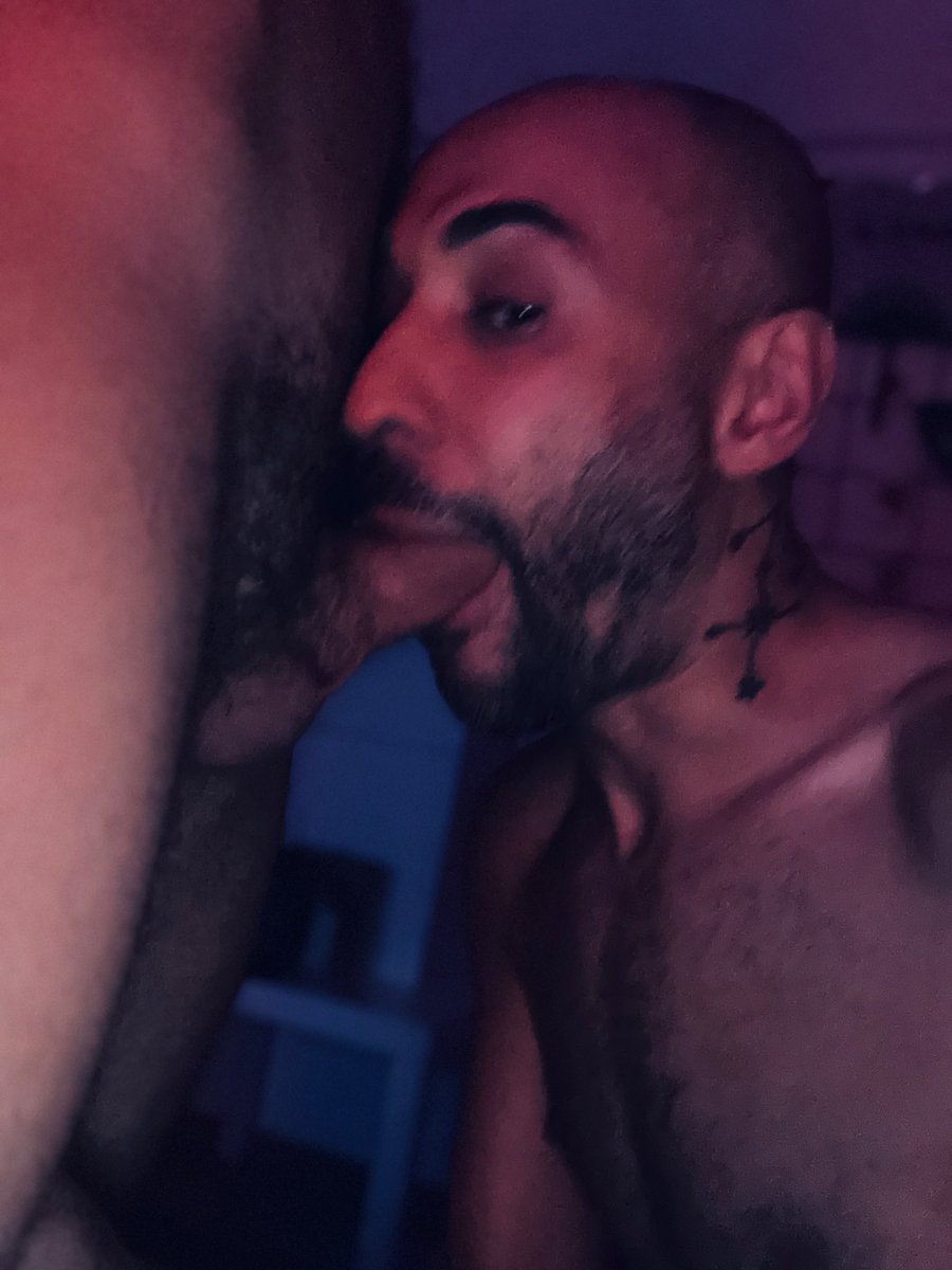 kyprisjr's tweet photo. Meu boy merece esse mimo no pau dele 🍆😈

#blowjobgay #gay #sex #dick https://t.co/ejRre6CGDt