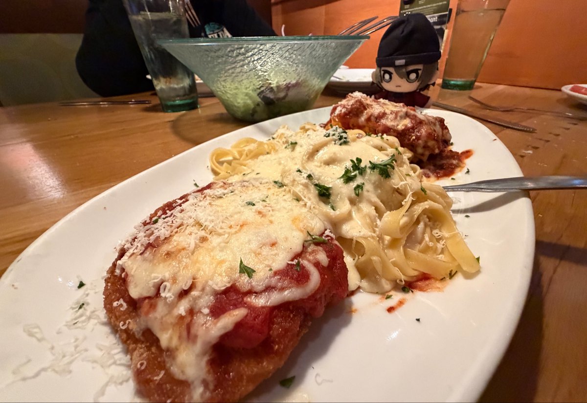 CheezBurgrLuvr's tweet photo. Taking little shinjiro out to eat like he’s a dog who is abt to get put down so you give him a cheeseburger https://t.co/bq8kCHK9xM