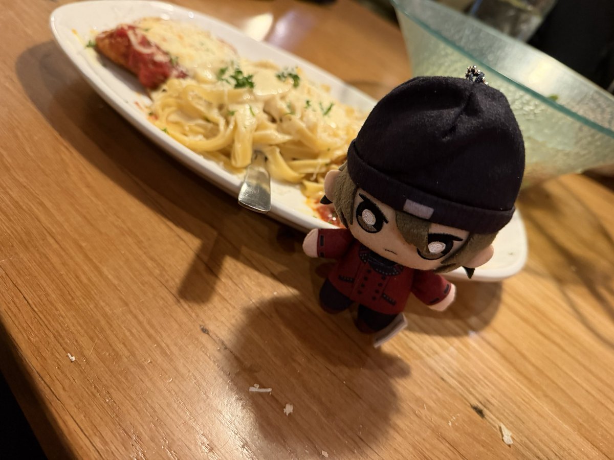 CheezBurgrLuvr's tweet photo. Taking little shinjiro out to eat like he’s a dog who is abt to get put down so you give him a cheeseburger https://t.co/bq8kCHK9xM