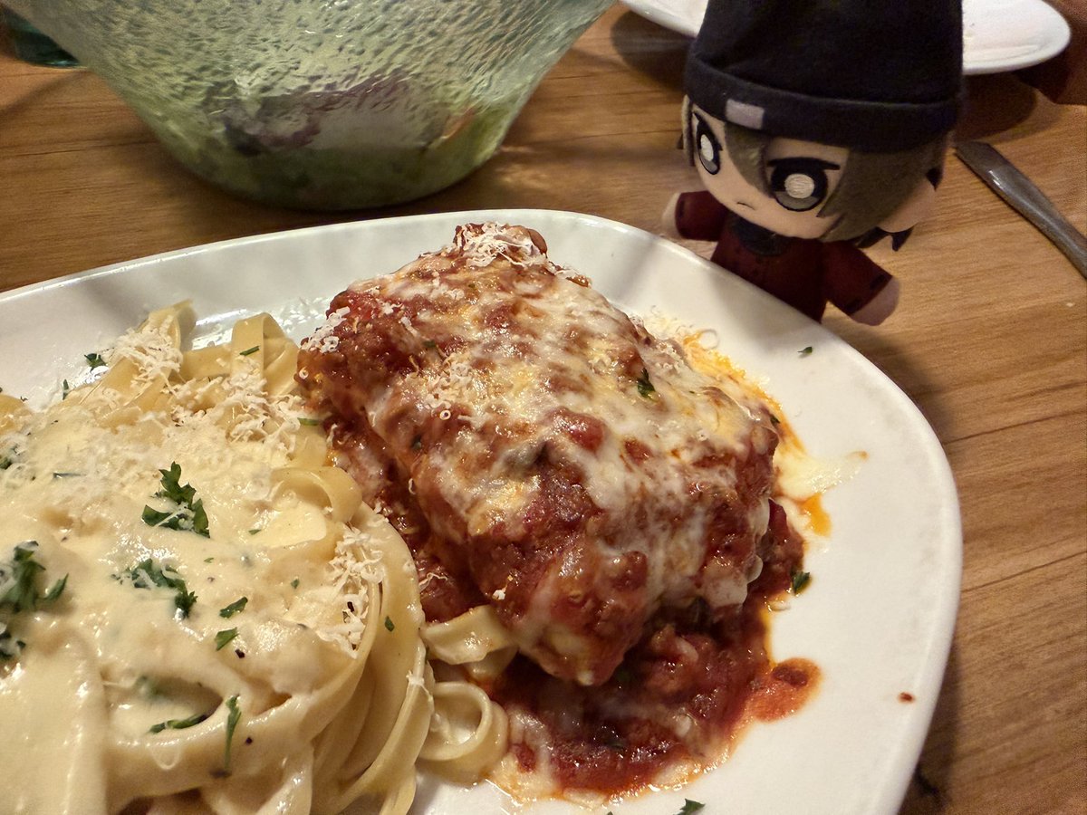CheezBurgrLuvr's tweet photo. Taking little shinjiro out to eat like he’s a dog who is abt to get put down so you give him a cheeseburger https://t.co/bq8kCHK9xM