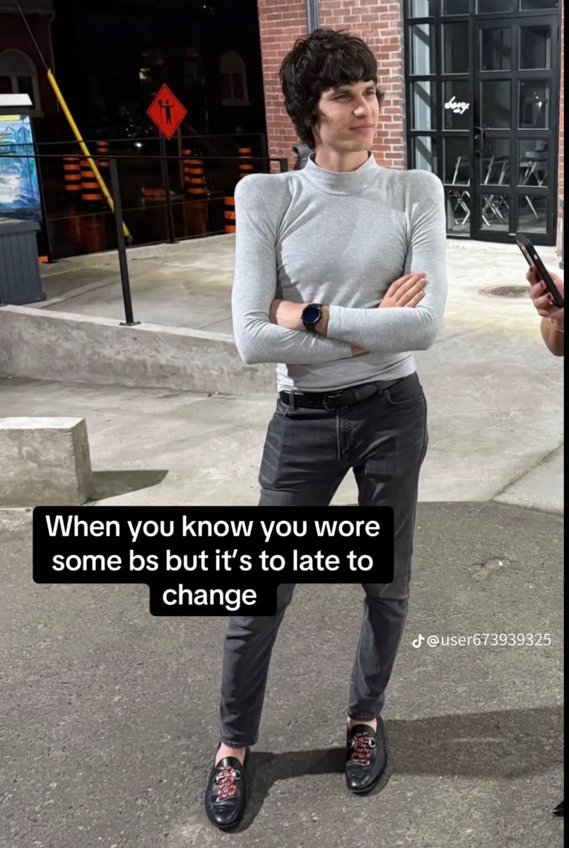 jeoneity's tweet photo. putting on bs to go to the store rn and i keep getting flashbanged with whatever this was https://t.co/c3Y0D9lm9B