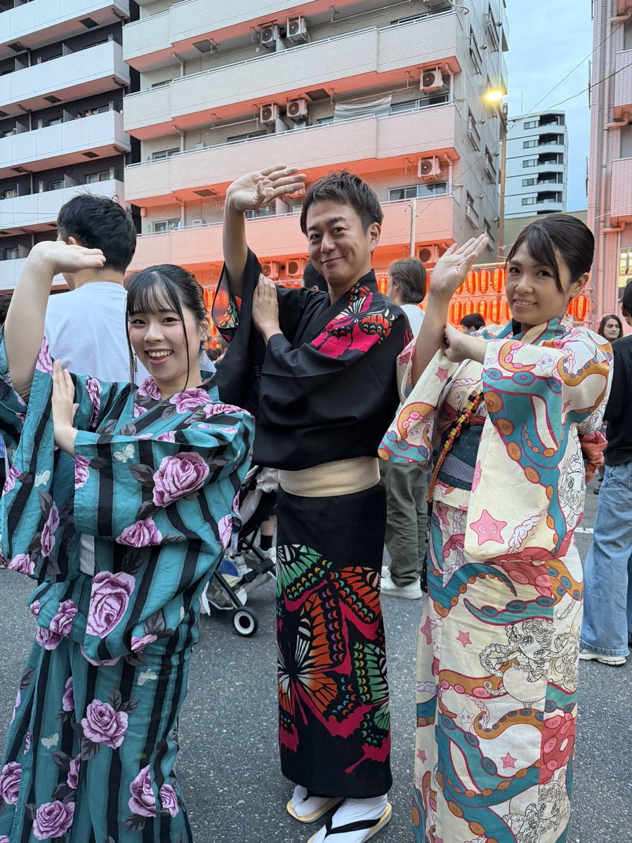 chiaking0315's tweet photo. #蔵前つながる盆ダンス
〜世代をこえてまちがつながる夜〜
誠にありがとうございました！

櫓の上、そして囲んでる皆さまのいい笑顔と踊りが見えて最高でしたー！

蔵前というまちの底力見た気もしました！
おかげさまで
パワーもいただき、今日も元気です！
ありがとうございました！ https://t.co/kl2pBmDXNh