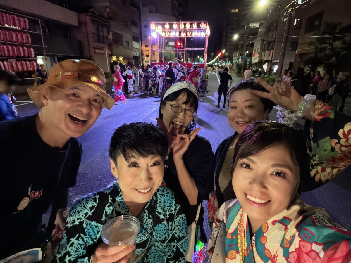 chiaking0315's tweet photo. #蔵前つながる盆ダンス
〜世代をこえてまちがつながる夜〜
誠にありがとうございました！

櫓の上、そして囲んでる皆さまのいい笑顔と踊りが見えて最高でしたー！

蔵前というまちの底力見た気もしました！
おかげさまで
パワーもいただき、今日も元気です！
ありがとうございました！ https://t.co/kl2pBmDXNh