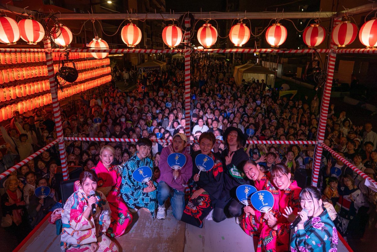 chiaking0315's tweet photo. #蔵前つながる盆ダンス
〜世代をこえてまちがつながる夜〜
誠にありがとうございました！

櫓の上、そして囲んでる皆さまのいい笑顔と踊りが見えて最高でしたー！

蔵前というまちの底力見た気もしました！
おかげさまで
パワーもいただき、今日も元気です！
ありがとうございました！ https://t.co/kl2pBmDXNh