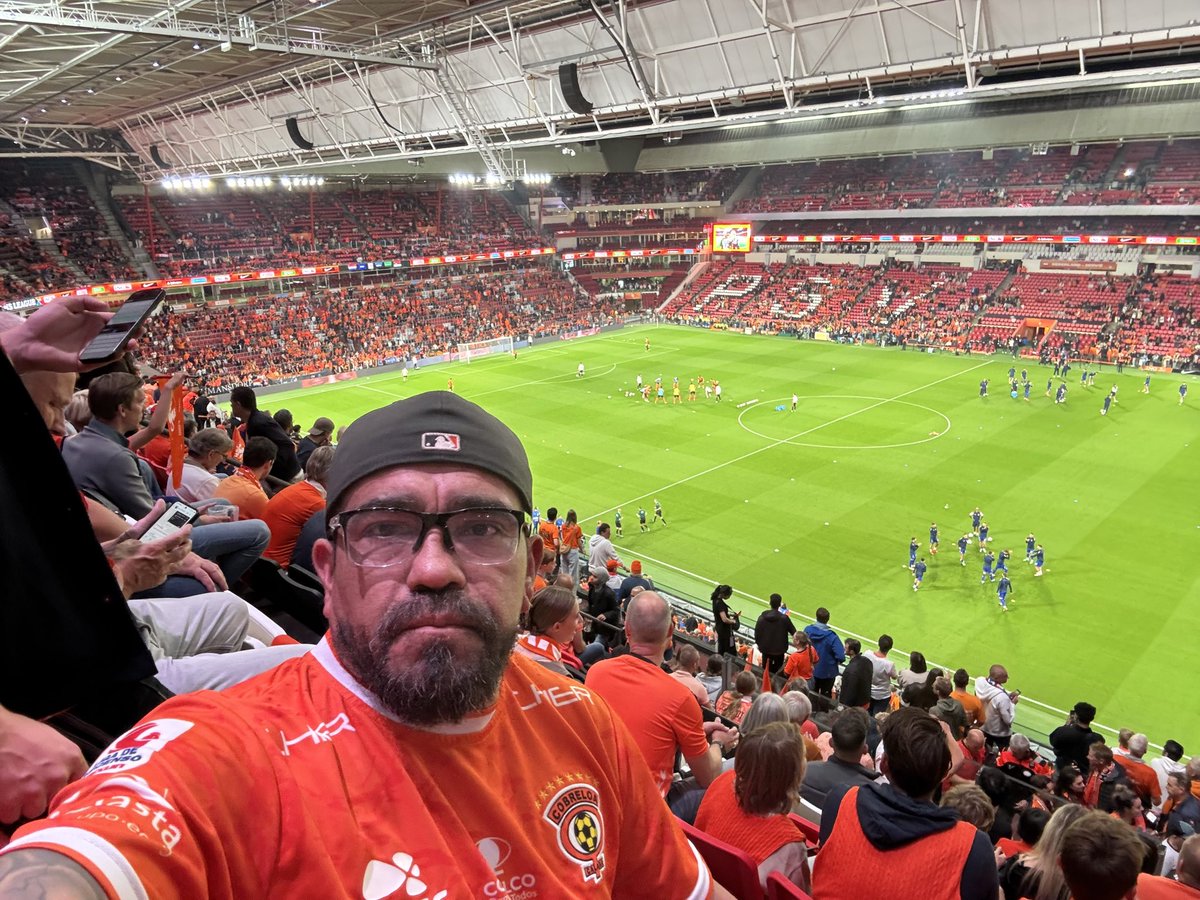 ysatosan's tweet photo. #nederlandsServia #phillisstadion #eindhoven @Cobreloa_SADP @Cobreloinos2 https://t.co/m1iZPAcY7C