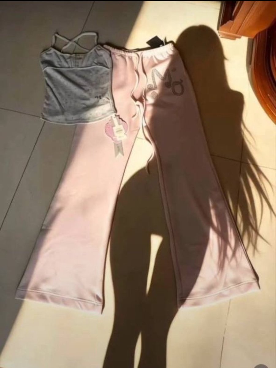 kelly84ib0's tweet photo. 国庆节在家睡不着现在是06：03有人想锐评一下我的燥福嘛 🥹   
看完不许瞎说，赶紧看，我要删了
1：看福
2：看🐻
3：全部都要 https://t.co/mDEDeYzF1w
