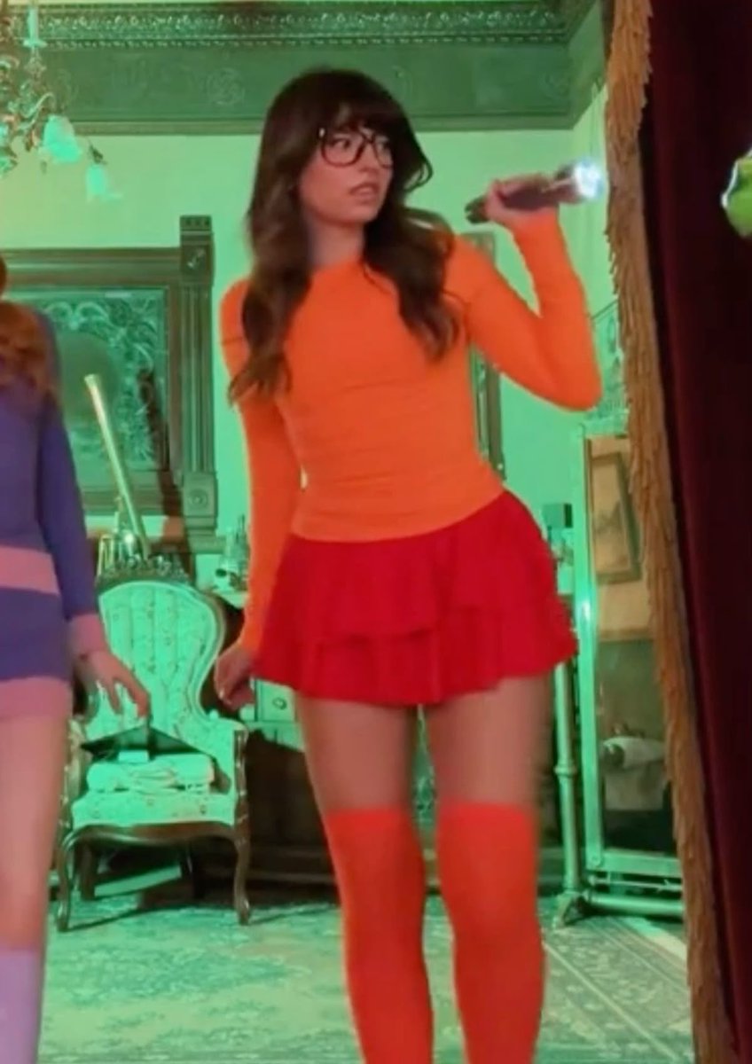 watrlilie's tweet photo. @skyzofrenix_ De Velma por qué como que medio me parezco vi esta inspo https://t.co/0QtPaYdvqO