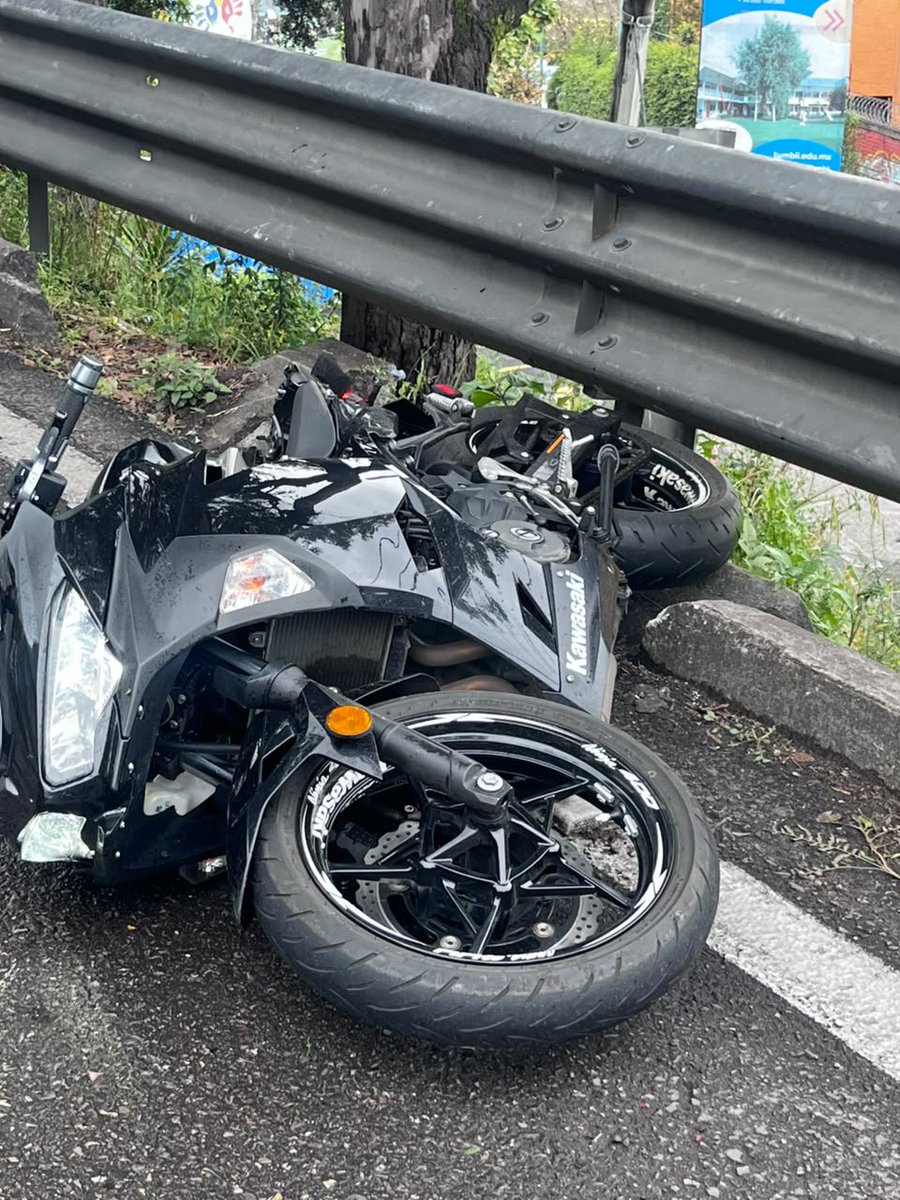caronte_once's tweet photo. #Bikers , #accidente en la zona de hoteles en san Pedro. Hay una mujer sin vida.
#Tlalpan #SanPedroMartir https://t.co/MvMpMgdytn