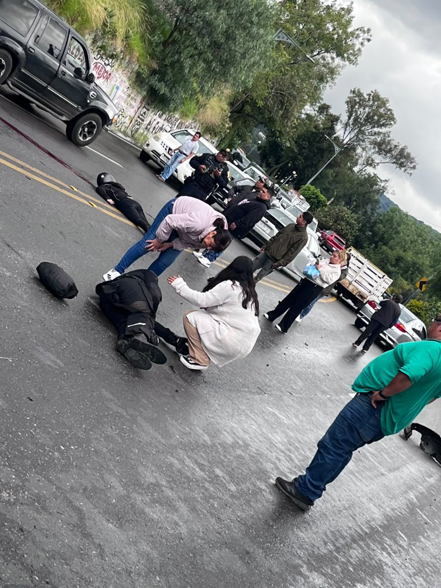 caronte_once's tweet photo. #Bikers , #accidente en la zona de hoteles en san Pedro. Hay una mujer sin vida.
#Tlalpan #SanPedroMartir https://t.co/MvMpMgdytn