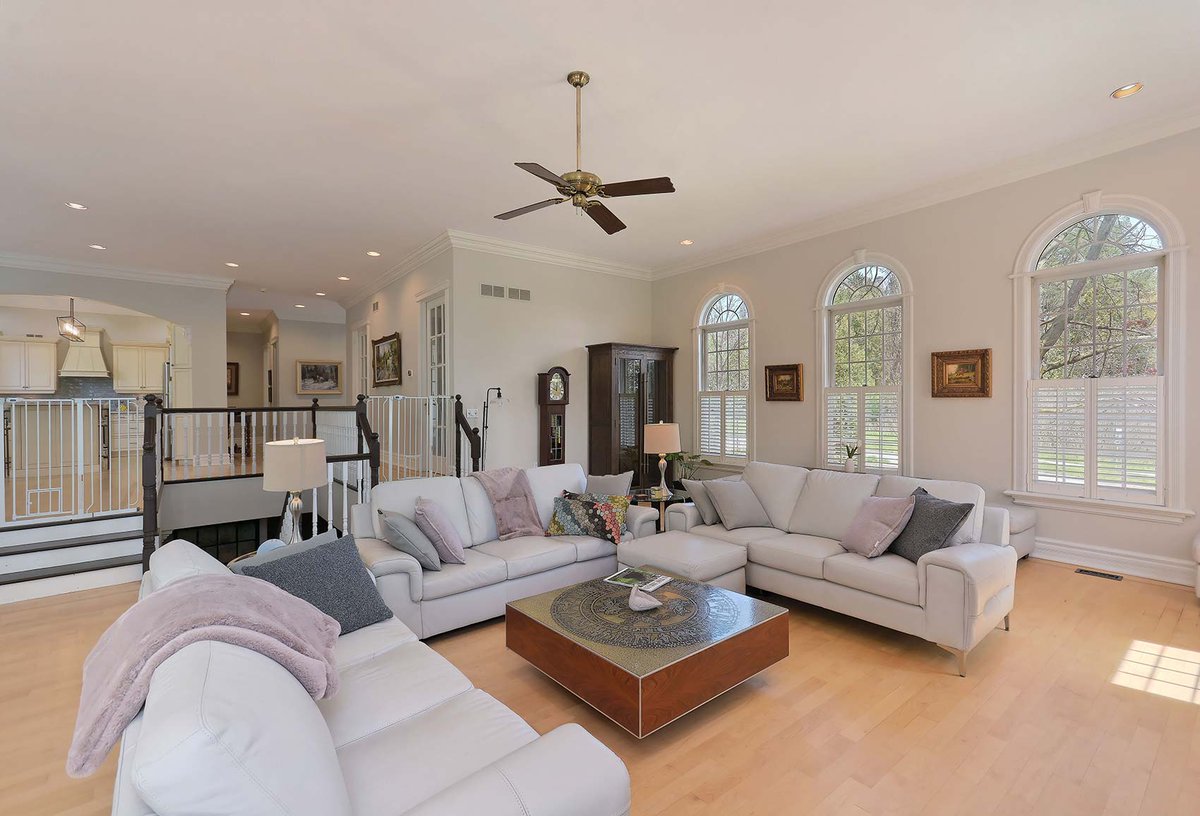 360virtual's tweet photo. 6500+ sq.ft. of living space... a beautifully maintained corner residence in Woodbridge.   2 master suites and a completely separate above-garage apartment.

$1,999,000 | MLS N13683880

#WoodbridgeHomes #YorkRegionRealEstate #FamilyHomes #BeautifulHomes #RealEstatePhotography https://t.co/Df0C5ckYyg