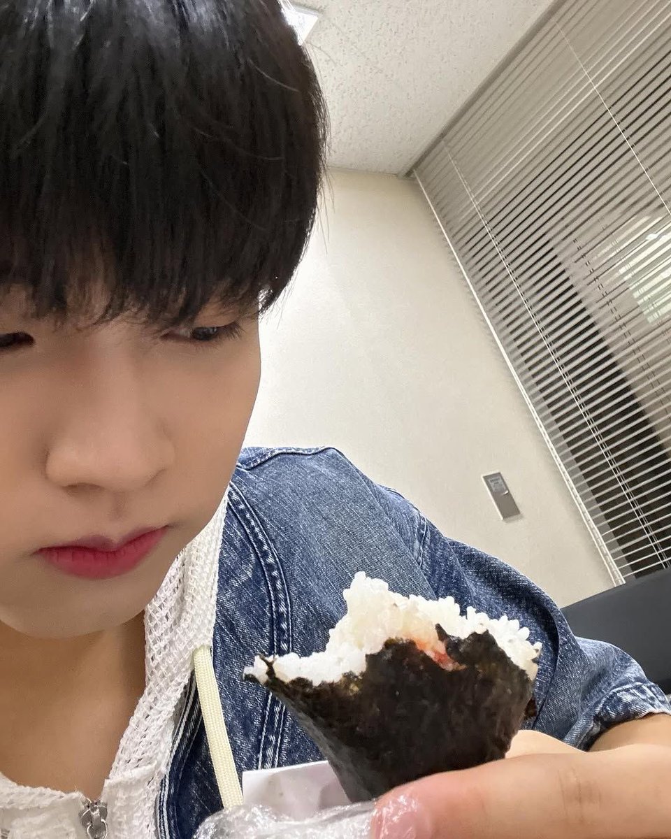 iloveehyuk's tweet photo. #FXSD #ForXSelcaDay <33 me n hyukbear https://t.co/WAxtzdbV9e