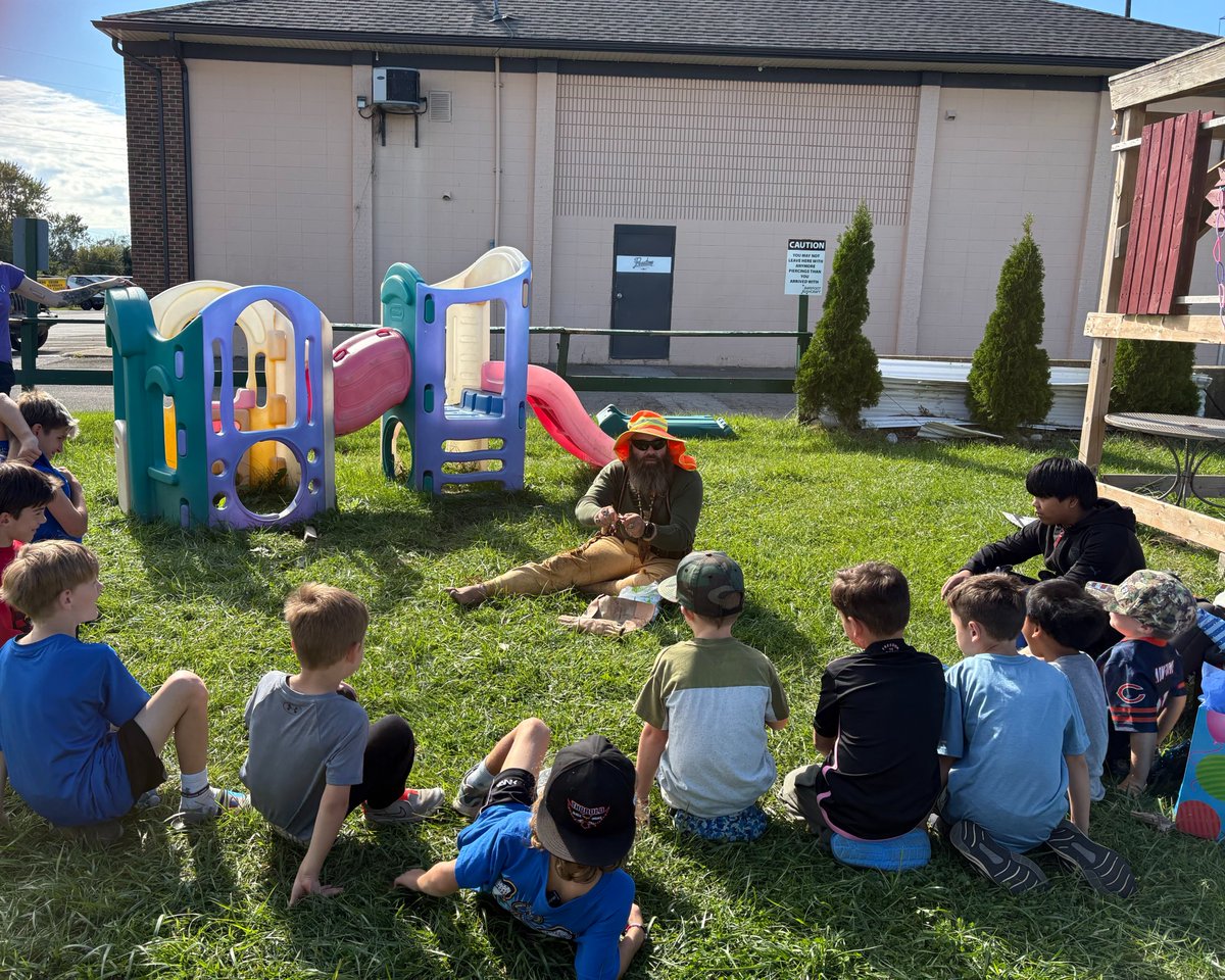 wilkolaak's tweet photo. A beautiful day teaching students outdoor skills #mountainman #buckskin #outdoorlife #wilkolaak #WilkoΕaak #barefootbushcraft https://t.co/ST6D5COPzJ