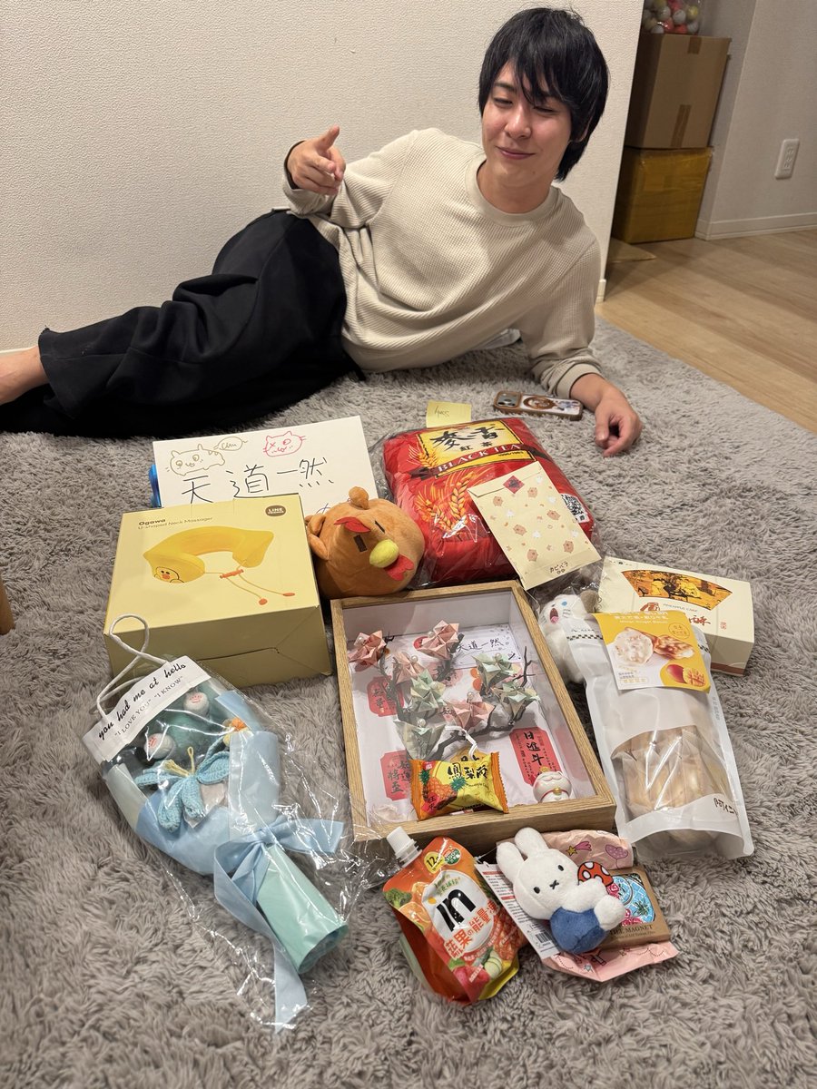 tendouissa's tweet photo. おはようございます😽
こんなに沢山のプレゼントありがとう😙
台湾最高🕺🕺🕺
大切に使います🙇 https://t.co/iwuyV5Swsm
