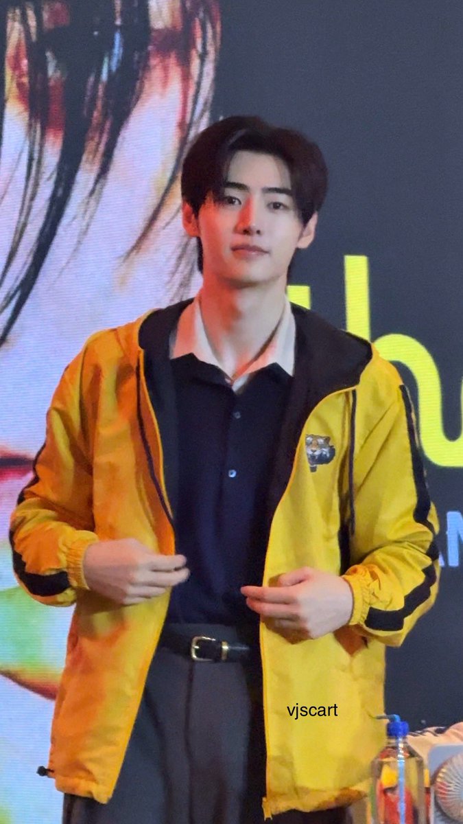 vjscart's tweet photo. sunghoon thomasian 💛

#성훈 #SUNGHOON  
#엔하이픈 #ENHYPEN https://t.co/Y1kzgRaBCv