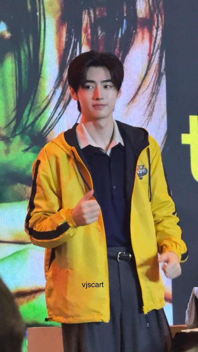 vjscart's tweet photo. sunghoon thomasian 💛

#성훈 #SUNGHOON  
#엔하이픈 #ENHYPEN https://t.co/Y1kzgRaBCv