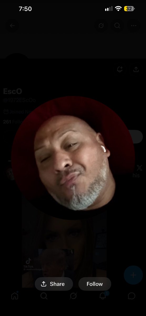 FJAJAJJ79's tweet photo. @1972EScOo @JC_XCV @Raiders Gay lookin ahh dude 😂😂 https://t.co/w2gqWydGRc