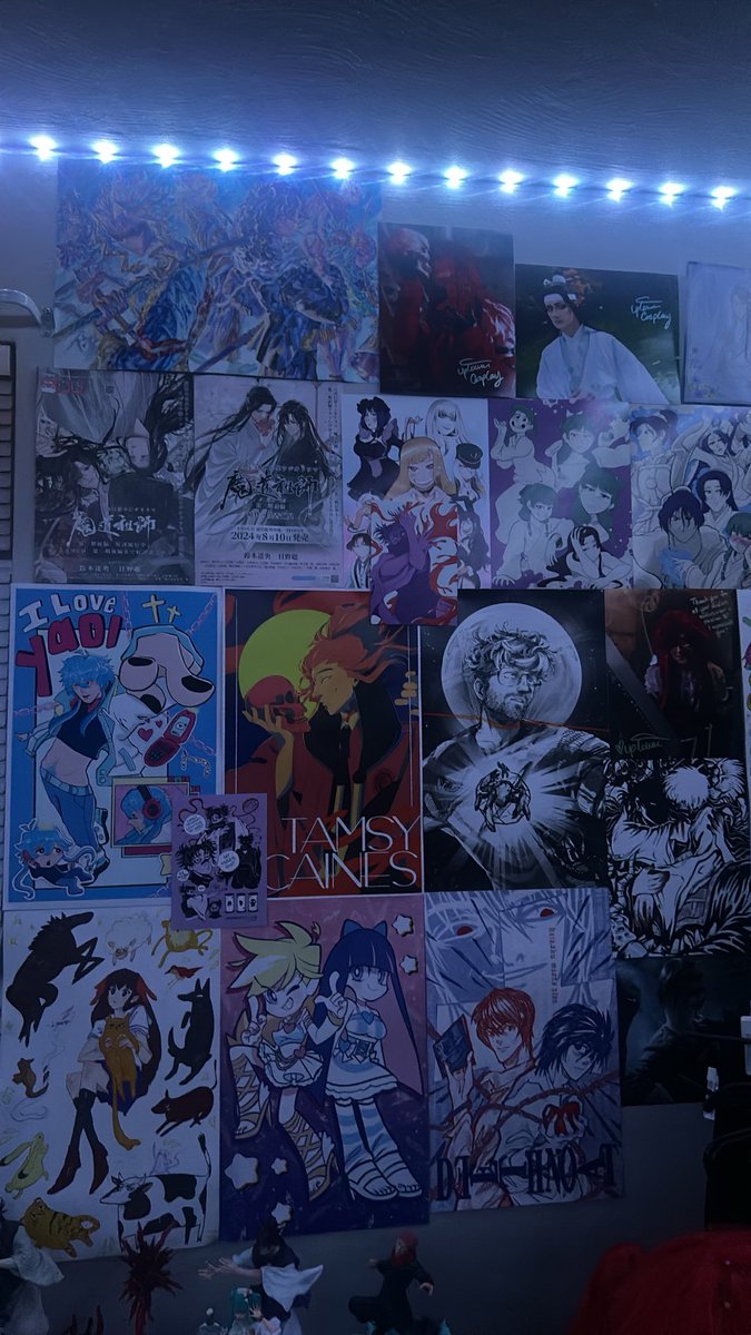 R0WB0ATT's tweet photo. moots help how do i pack these posters without creasing them https://t.co/KRmBsDDSxl