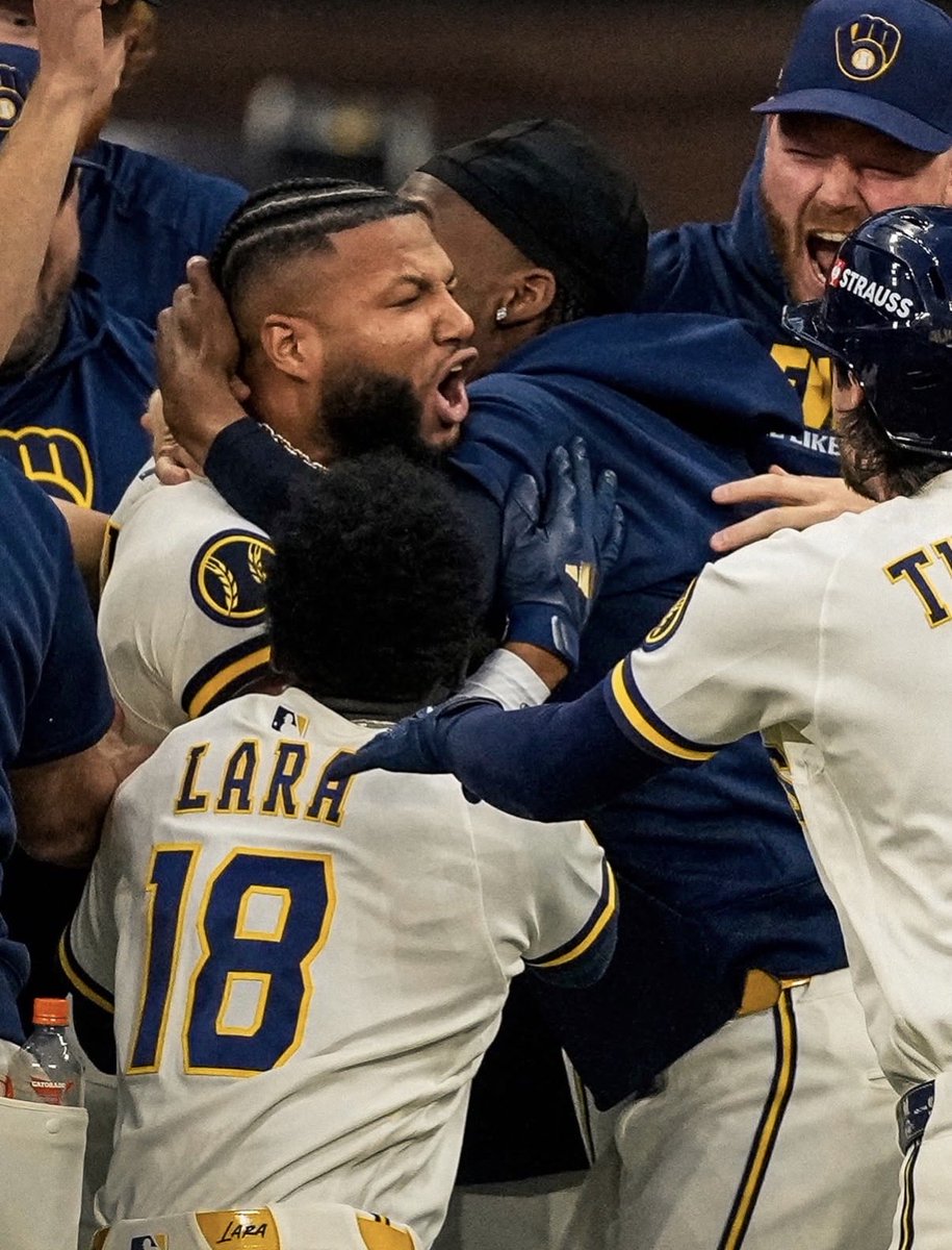 BrewersRaptor's tweet photo. They are gonna mock and downplay this moment but we have suffered so many heartbreaks that this means something. https://t.co/oCPIBaWWsy