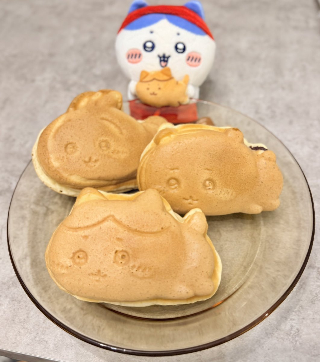 miiikorov's tweet photo. 昨日の購入品💖
ハチベビーはちいかわらんどで我慢できずに購入👶育てます🤱✨
うさぬいは友達の頼まれもの！
ちいかわ焼きのマグネットとステッカーは3人揃えてみたけどみんな一緒だとよりかわいいなぁ🤍 https://t.co/X0CqZf0Gsl