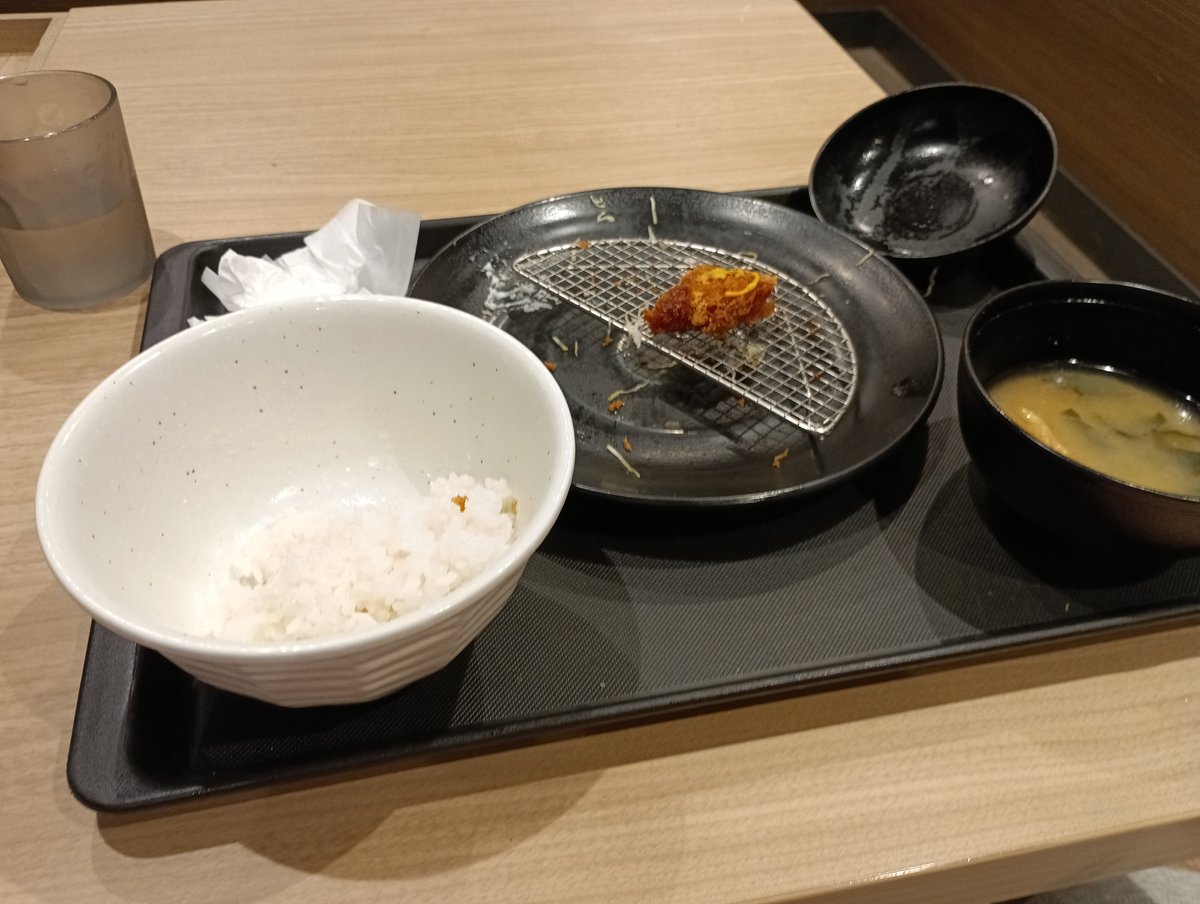 strong_kato's tweet photo. 室井さん、どうして現場にパンティーがないんだ。
てか松のやの朝定得だよなおかわり自由やし https://t.co/1HEDXKtmFc