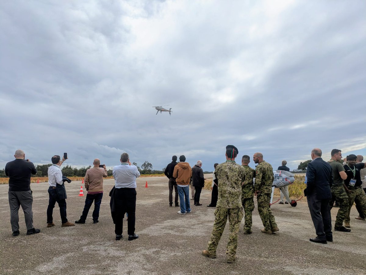 idDPortugal's tweet photo. #ARTEX26: @idDPortugal e @Exercito_pt levam a indústria de Defesa ao terreno da experimentação 🪖

Mais de 30 empresas nacionais visitaram o exercício em Santa Margarida e acompanharam testes de novas tecnologias em condições reais.

🔗 https://t.co/XE6EsmPPQB https://t.co/Mbsf2mKzMP