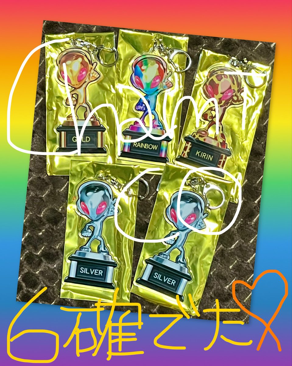 ChaMiCO_Zombie's tweet photo. 昨日、交換しました👽💕

1回目に3個を交換。
🌈 🦒 🥈
神引き過ぎた😍❣️

もう1個、🌈欲しさに
2個を追加で交換。
🥇 🥈

欲張った結果、欲しいの出ず。

更にコンプにもならず…
なんか余計に悔しい😖笑

 #Sammy  #エイリアン
 #レインボー  #キリン柄
 #景品交換 https://t.co/KeH7RGa1vd