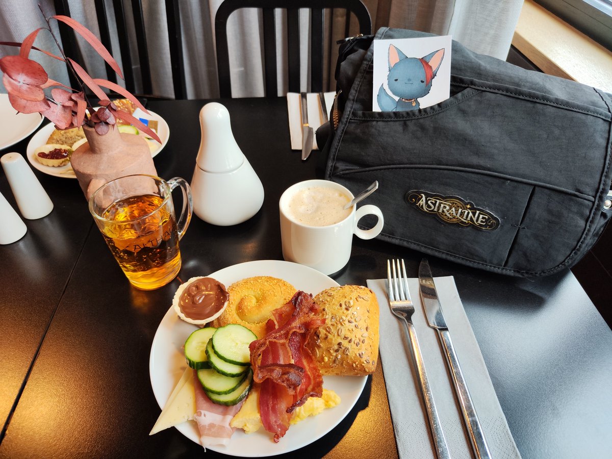ShushuChaosOwl's tweet photo. #DoggingDay #Merryweather 
Merrydawg accompanied me to my business trip ❤️🐶🖋️ https://t.co/cIFwnQO2QS