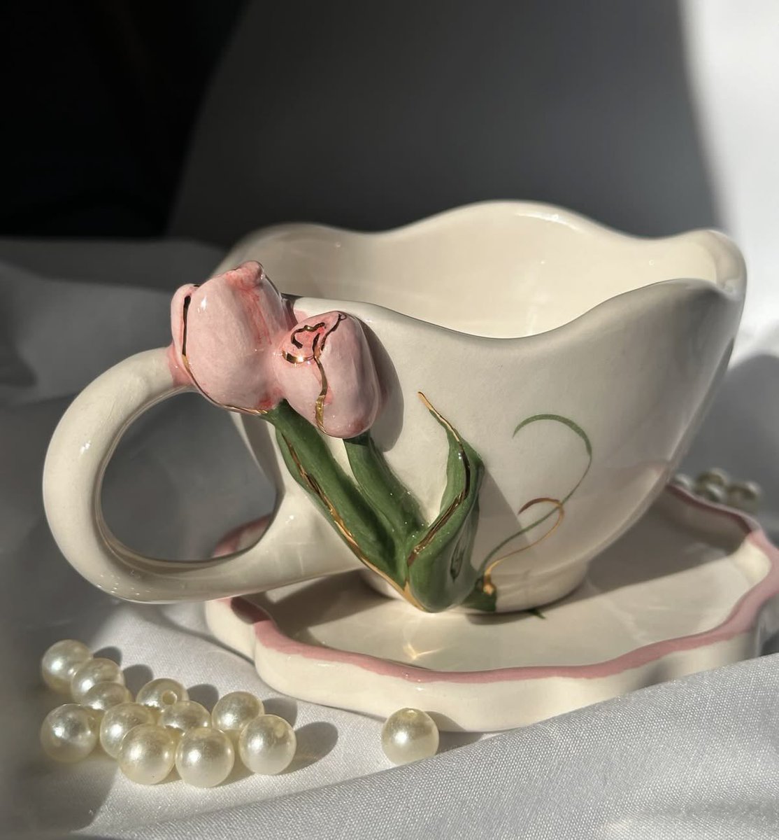 insperarise's tweet photo. tulip teacup 🌷 https://t.co/m88hjU5V9x