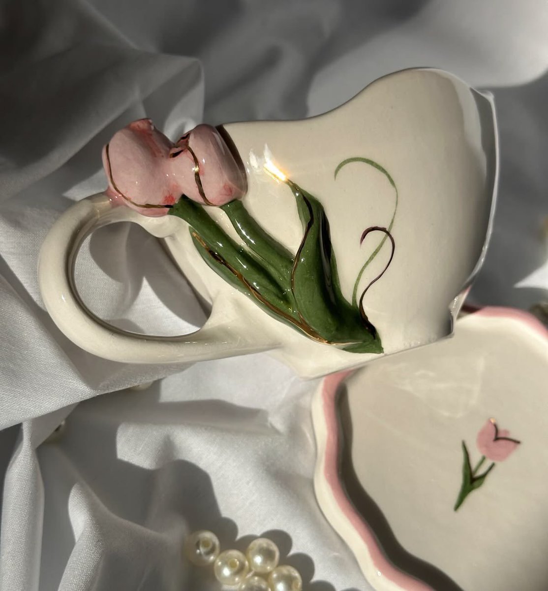 insperarise's tweet photo. tulip teacup 🌷 https://t.co/m88hjU5V9x