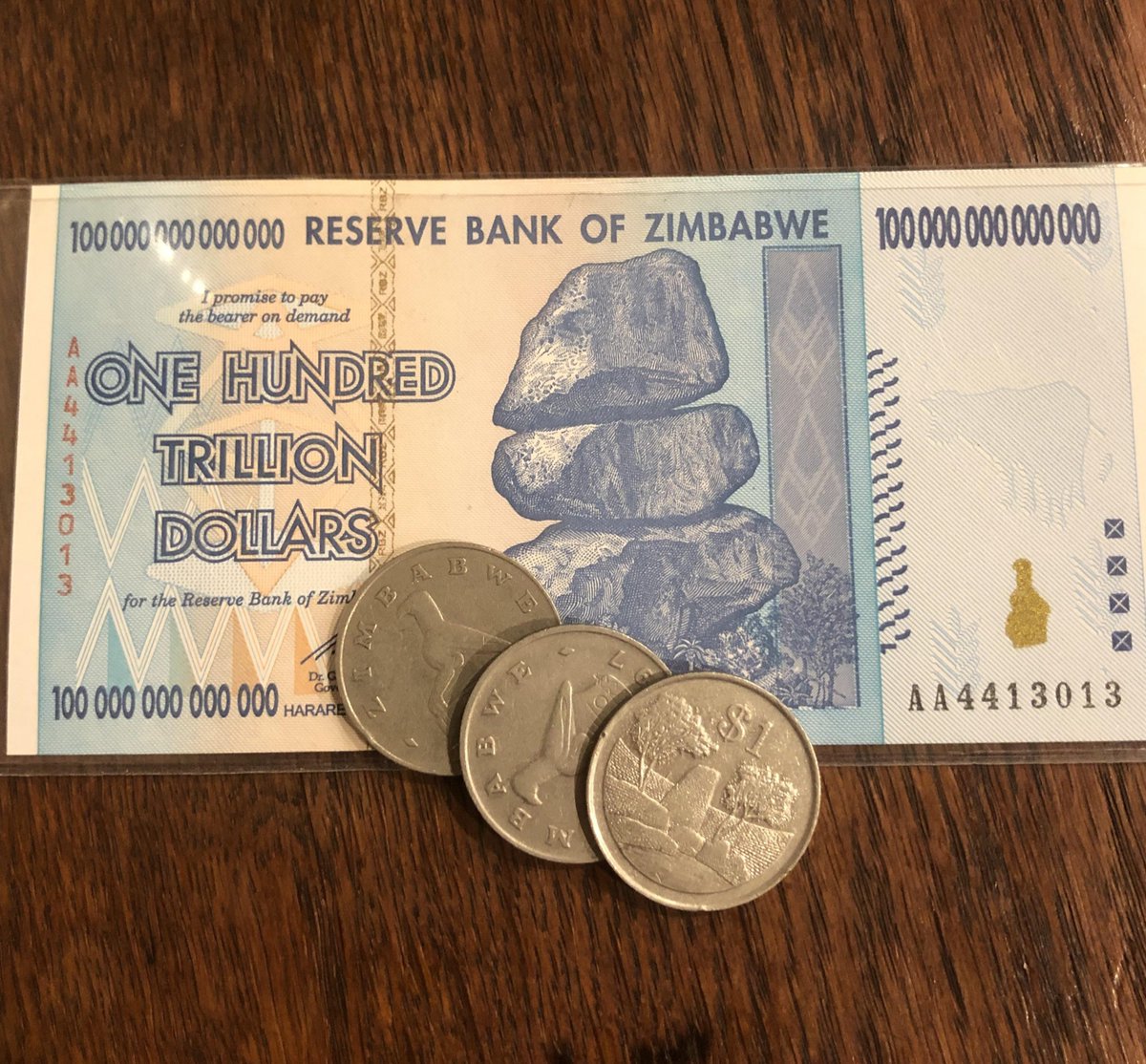 enxvvv's tweet photo. @SSS80004 @Starboy2079 Yeh le tu bhi rakh 100 trillion dollars aur kuch chutte paise bhi de dia. https://t.co/y1OrB3252j