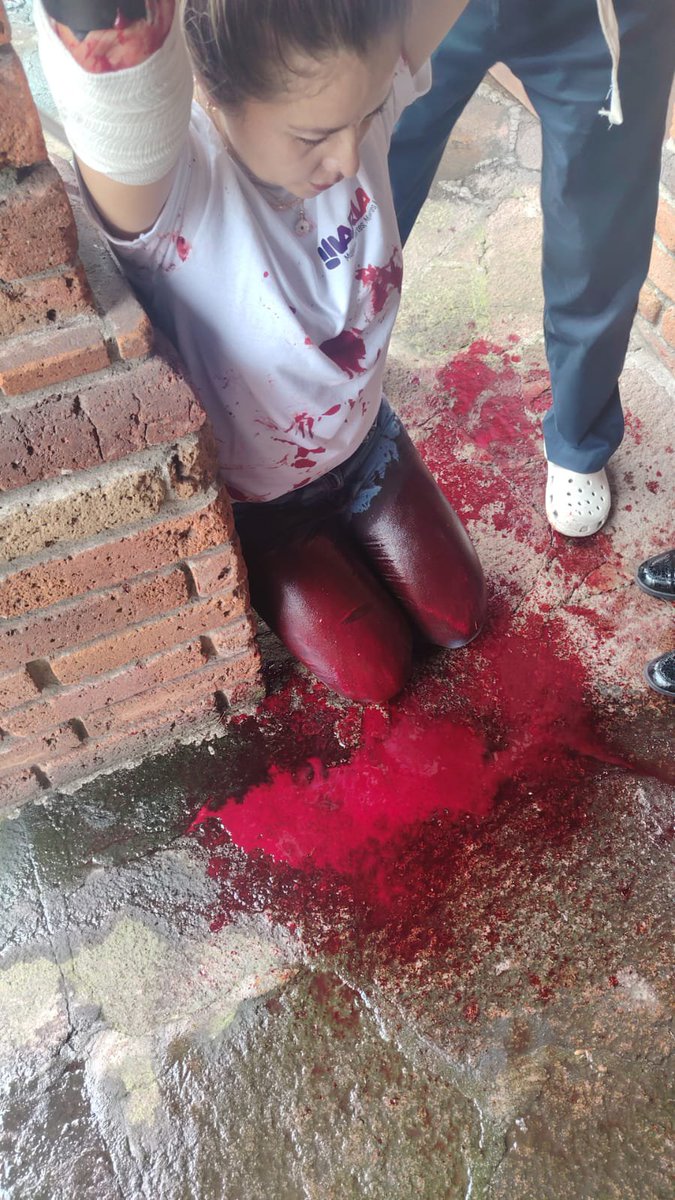 caronte_once's tweet photo. Mataron a alguien a #balazos dentro de un coche rojo.

Por la zona de los #Alpes.

En Calzada de las Águilas 1834, colonia Lomas de #Axomiatla, en Álvaro Obregón. https://t.co/BldqlBRAge