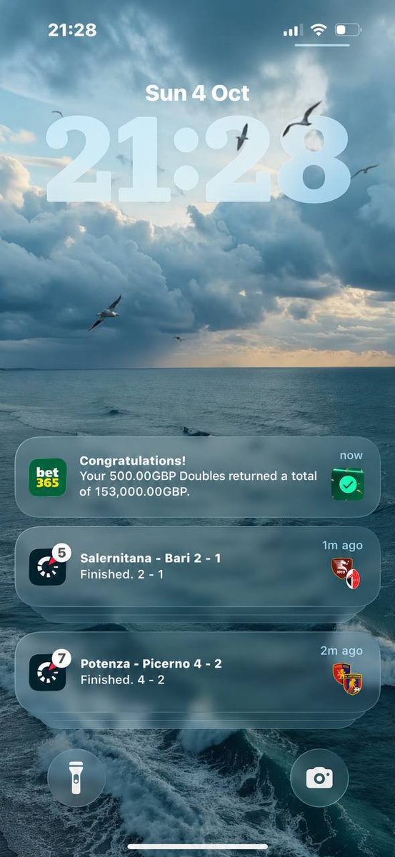 Jordanfixedm's tweet photo. Winnings notifications 🔔 from Bet365 

Sweet 😋😋😋😋

£500.00 returned £153,000.00 here ✅

Congratulations 🍹🍾🍷🥂🍾 🥂🥳 to all winners🏆 https://t.co/ZrudfVGBHa